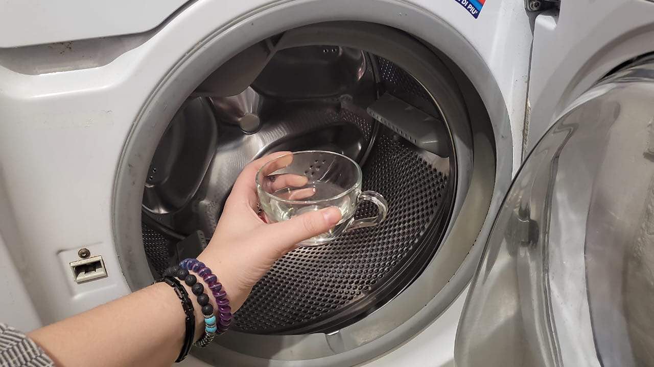 Damit entfernen Sie den gesamten Schmutz aus der Waschmaschine: So sauber war sie noch nie