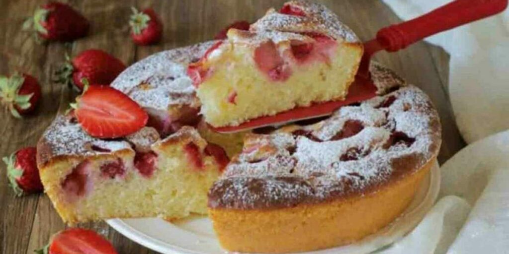 Griechischer Joghurtkuchen mit Erdbeeren ist das perfekte Rezept zu einem Café Crème oder einer