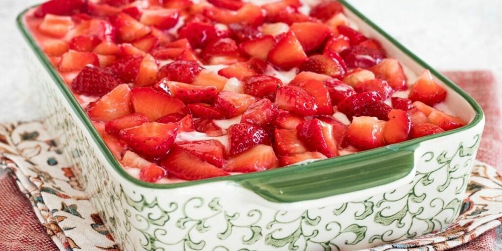 Mascarpone-Dessert mit Joghurt und Erdbeeren