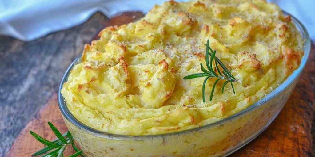 Herzhafter Kartoffelkuchen mit Thunfisch, den Sie sich nicht entgehen ...