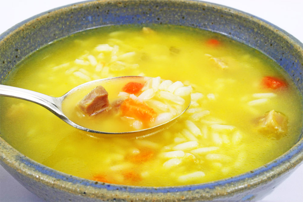 Die entgiftende und thermogene Suppe, die Fett verbrennt und Flüssigkeiten ausschwemmt