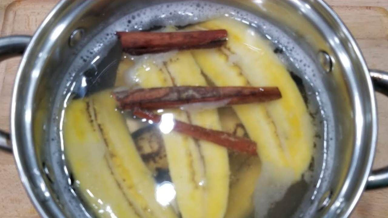 Faire bouillir 1 banane avec un bâton de cannelle le soir : vous en retirerez de nombreux bienfaits