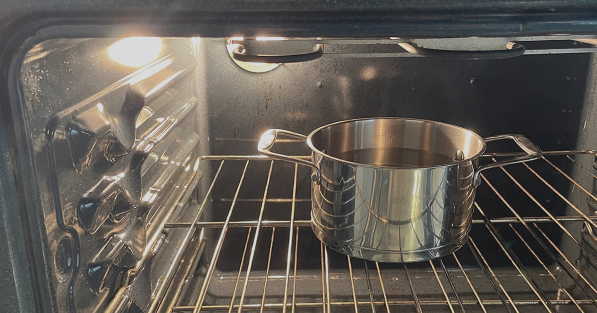 Comment nettoyer et détartrer le four avec la méthode du pot