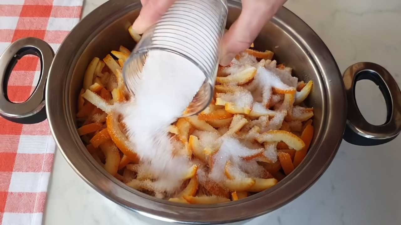 Les écorces d’orange, ne les jetez pas mais saupoudrez-les de sucre : la raison est intéressante