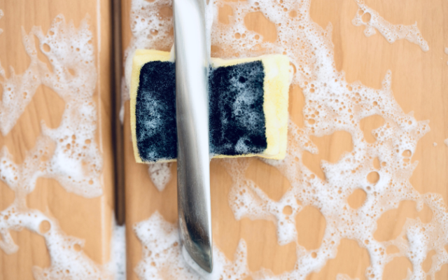 Tipps zum Entfernen von Fettablagerungen an Ihren Küchenmöbeln