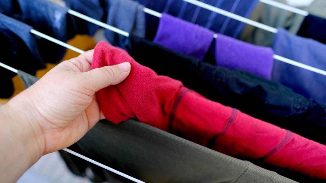 Wäsche Zuhause aufgehängt, nur wenn Sie den Wäscheständer hier platzieren, trocknet sie in nur 10 Minuten.