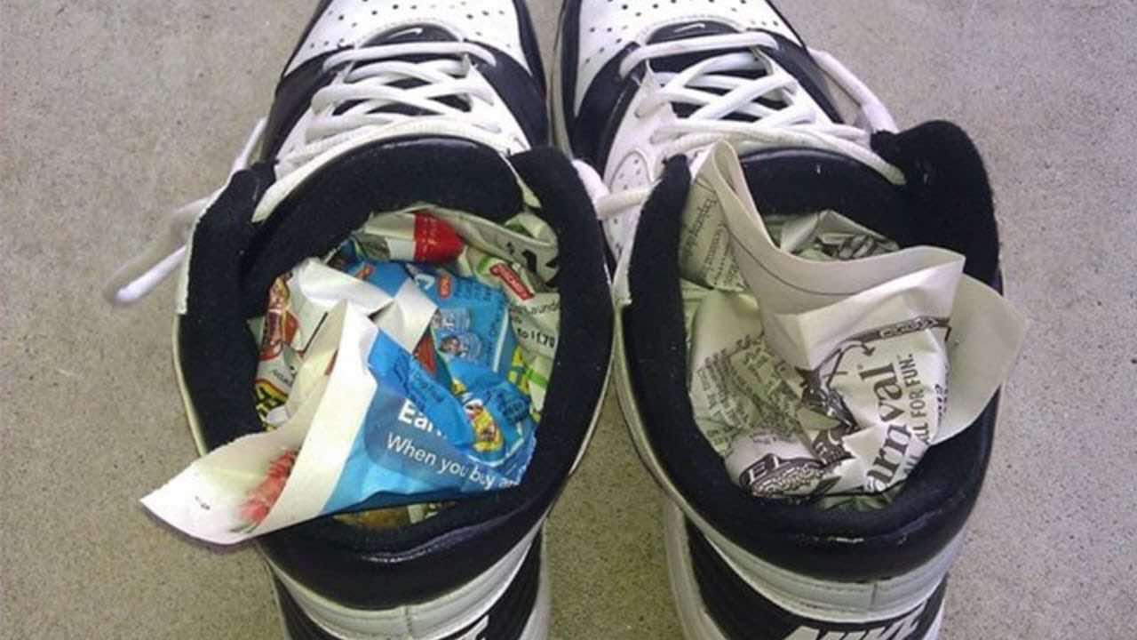 Der Trick der Schuhmacher, denn jeden Abend legen sie eine Zeitung in die Schuhe