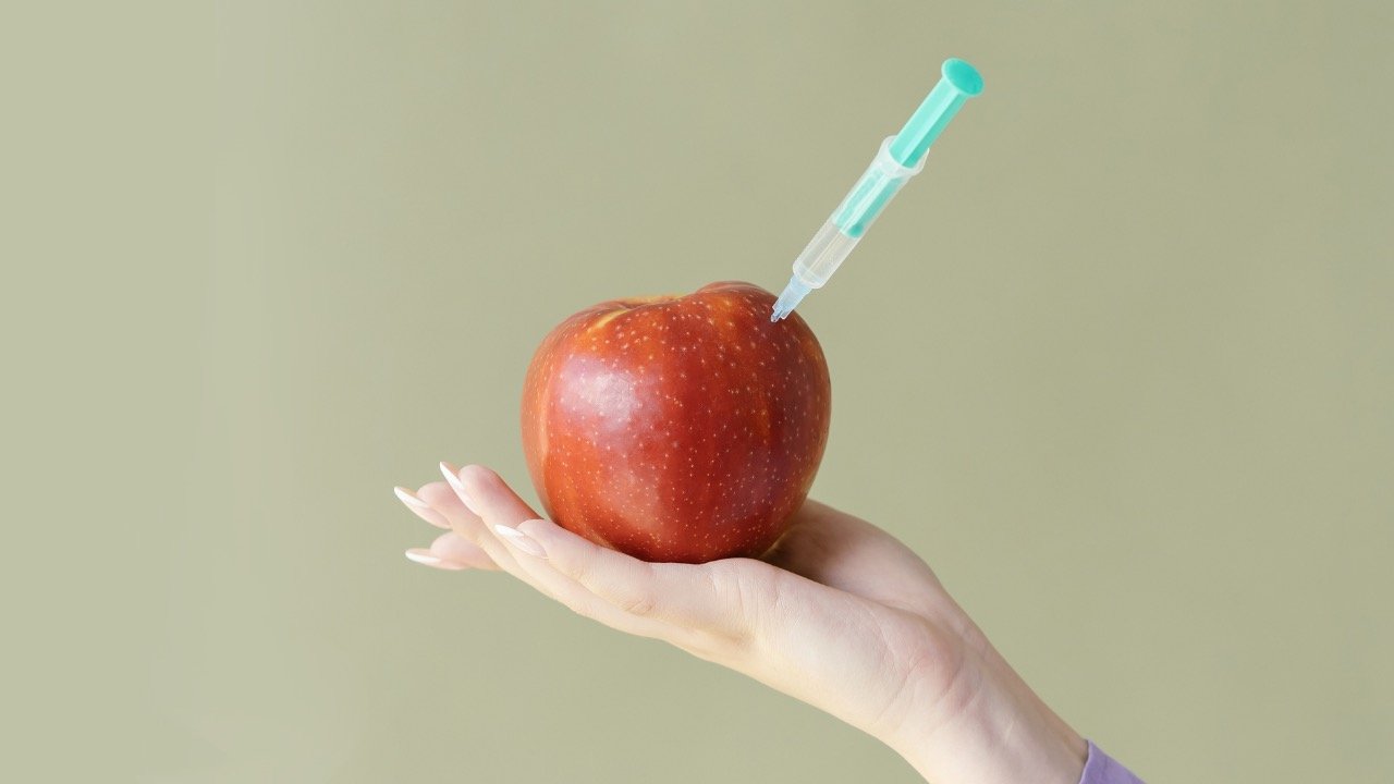 Überraschend: Warum jeder einen Spritze in die Äpfel steckt – enthüllt