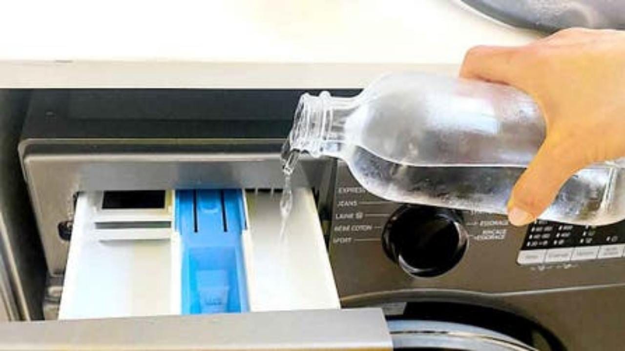 Die Waschmaschine für 3 Cent gründlich reinigen: Kalk und schlechte Gerüche verschwinden