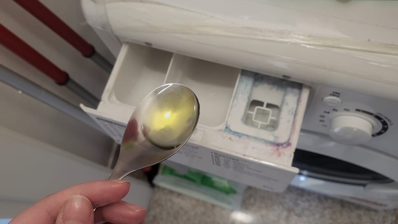 Dieser Inhaltsstoff entfernt jeden Fleck auf der Kleidung: Nur so werden sie wieder wie neu.