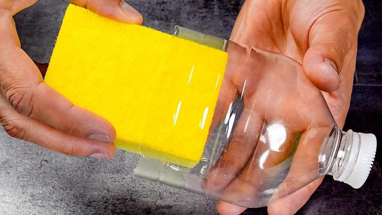 Völlig unerwartet, was mit einer Flasche und einem Spülschwamm herauskommt