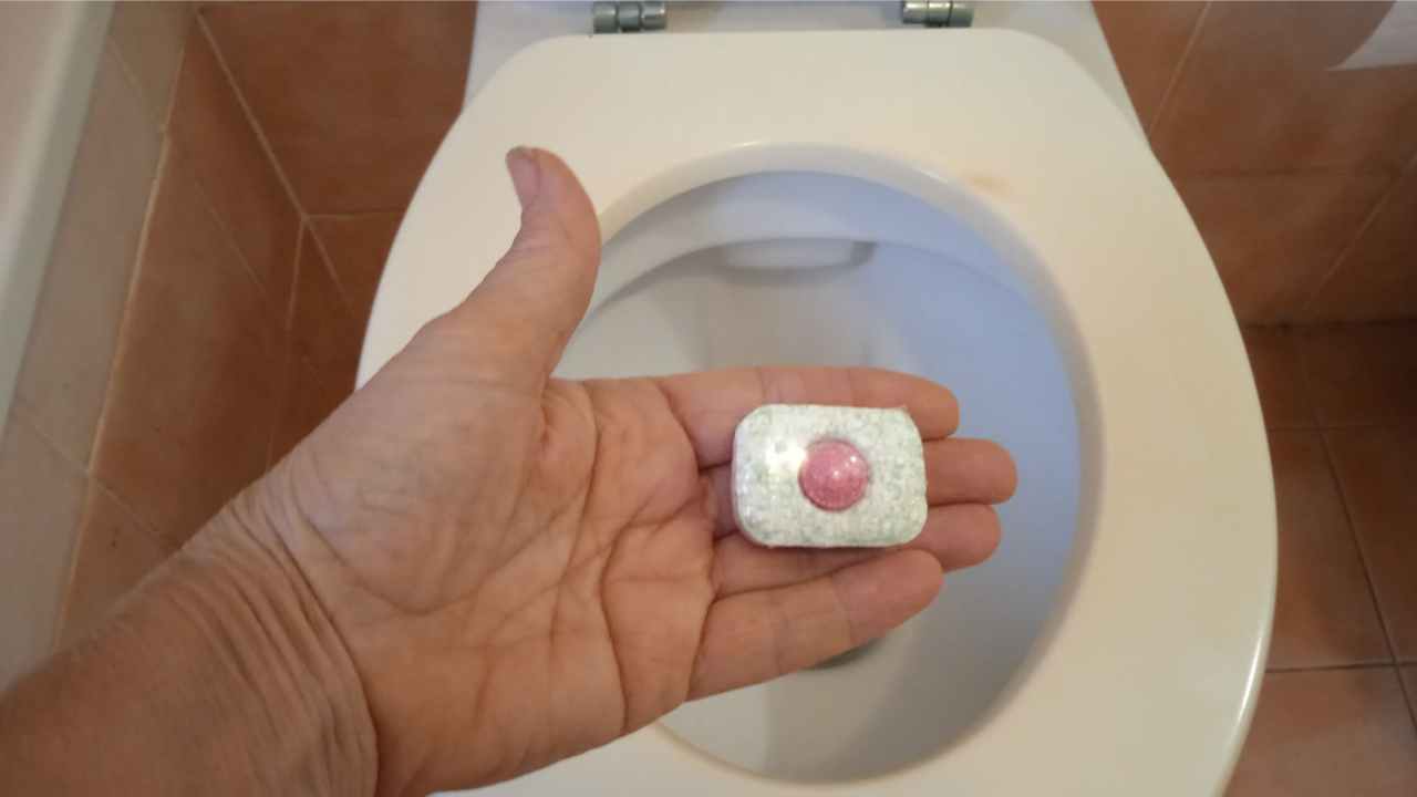 Die Badezimmer zwei Wochen lang mit diesem natürlichen Mittel reinigen: So machen es immer die Hotels