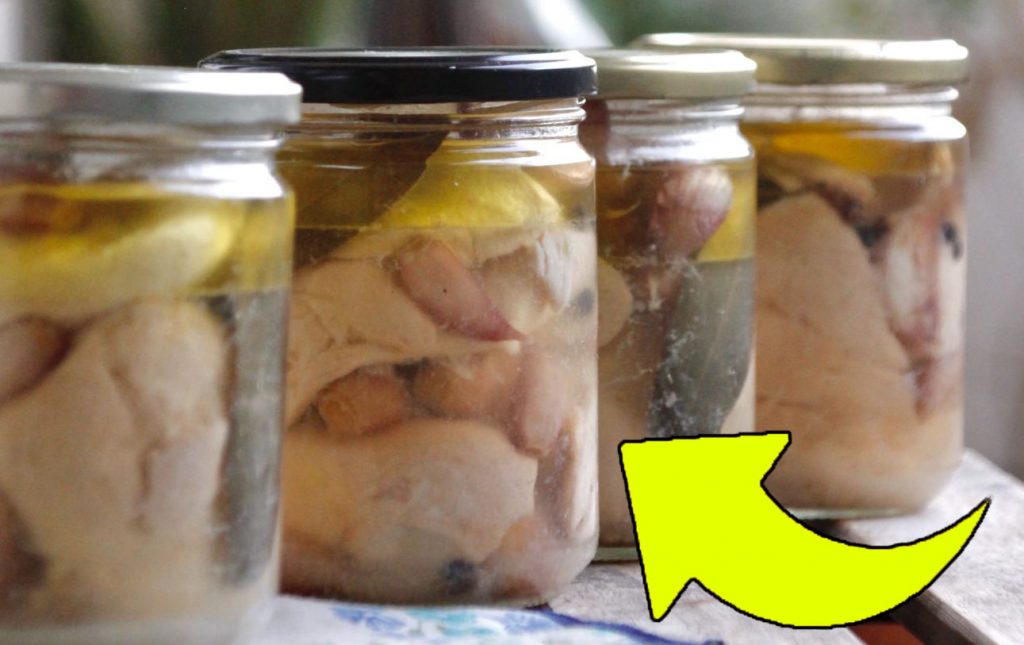 Frisches und ganzes Hähnchen: Wenn Sie das tun, hält es ein ganzes Jahr – ein ganz einfacher Trick!