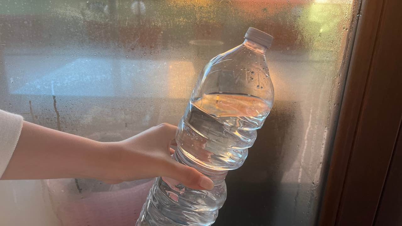 Le secret de grand-mère pour se débarrasser de l’humidité dans votre maison, vous n’avez besoin que d’une bouteille