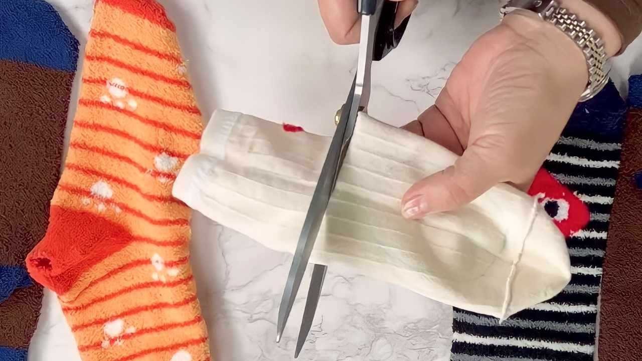 Les vieilles chaussettes trouées ne doivent pas être jetées : elles deviennent ainsi très utiles