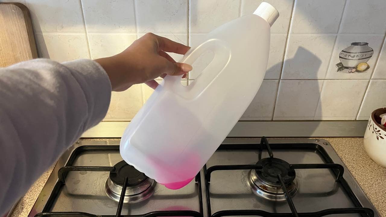 Fast niemand kennt diesen Trick, um die Küche in nur 5 Minuten zu reinigen.