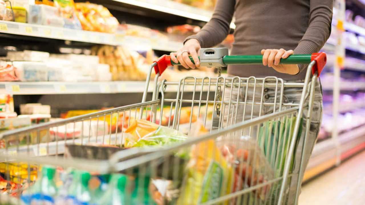 Shopping, l’astuce révélée par les rayons pour ne dépenser que 20€ par semaine