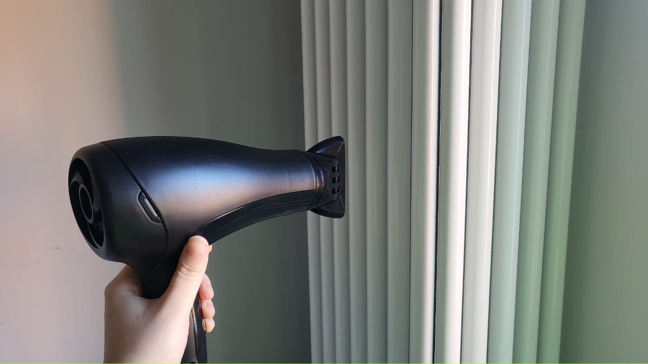 Les radiateurs, ils consomment beaucoup : avec la méthode du sèche-cheveux vous économisez en fin de mois