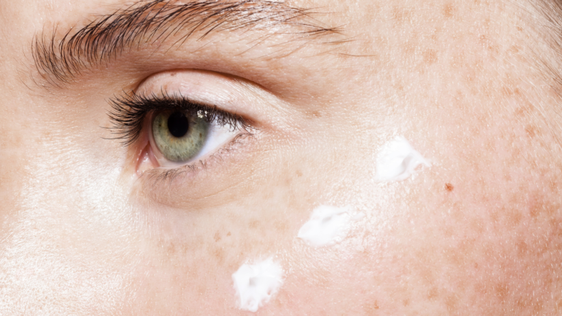 Des masques maison pour rajeunir le contour des yeux