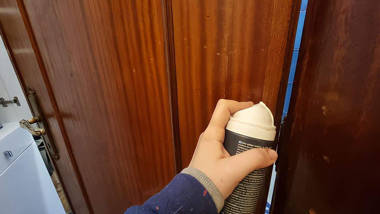 Quietschende Tür, Reparatur dauert 2 Minuten: Wenn Sie das tun, wird das Problem behoben